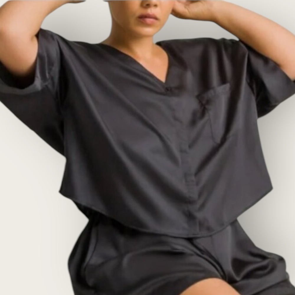 NWT | Ettitude | Signature Sateen Relaxed Short Sleeve Top | Black | Various Sz